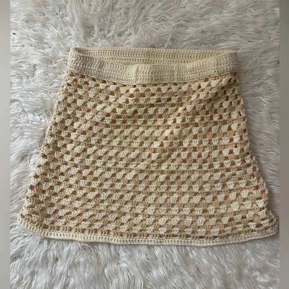 Big water blue sky Crochet mini skirt in cream size Small - Picture 2 of 5